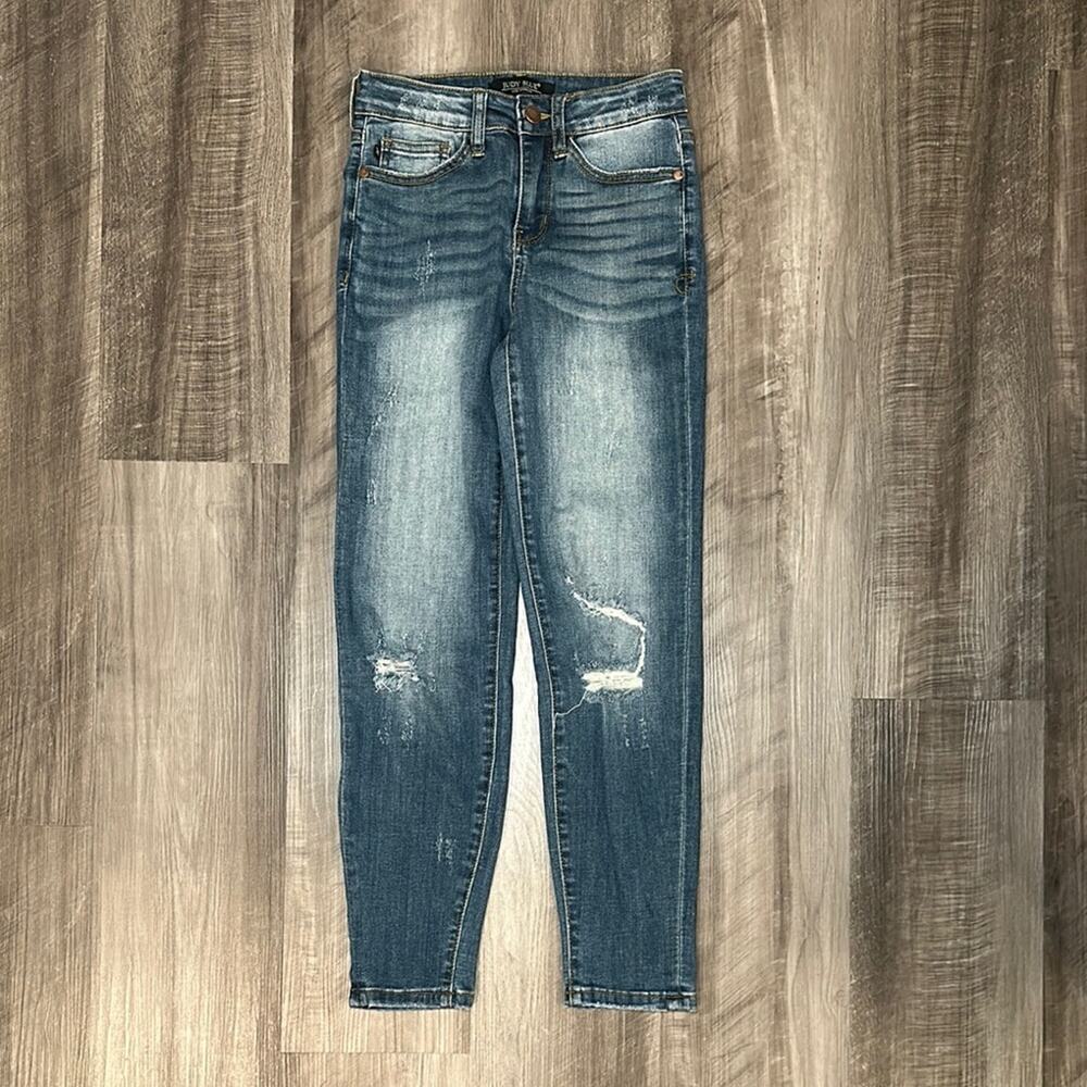 Judy Blue Relaxed Fit Distressed Ankle Jeans (NWOT) - 25